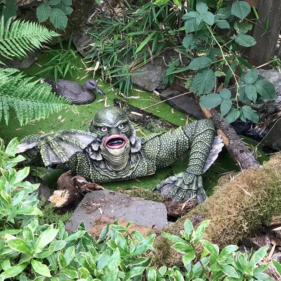 Creature from the Black Lagoon - Outdoor Furniture Resin ulasan dan harga